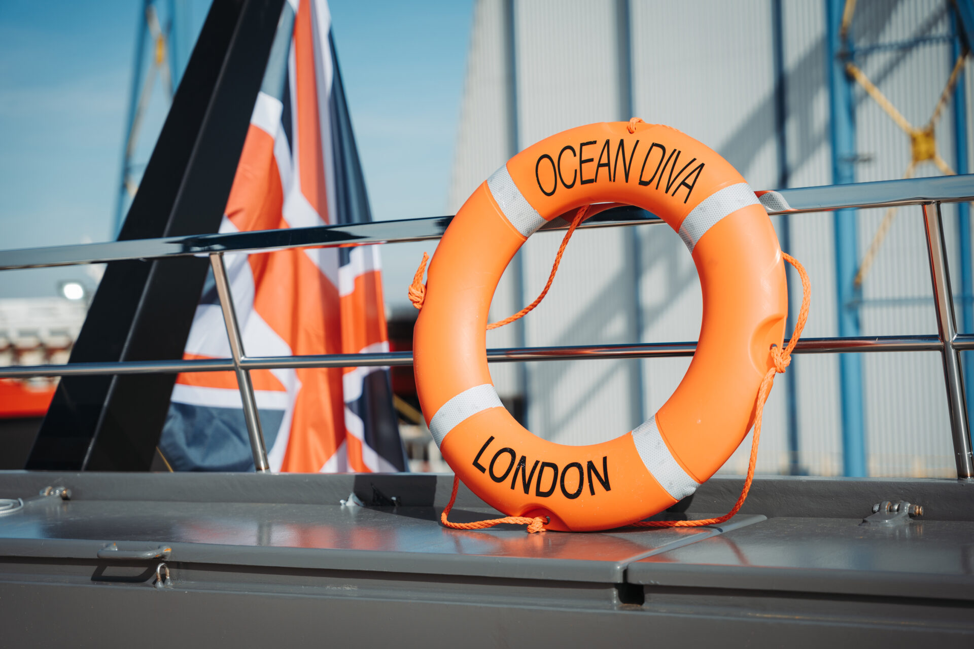 Exterior Oceandiva London, GB Flag and Lifebuoy
